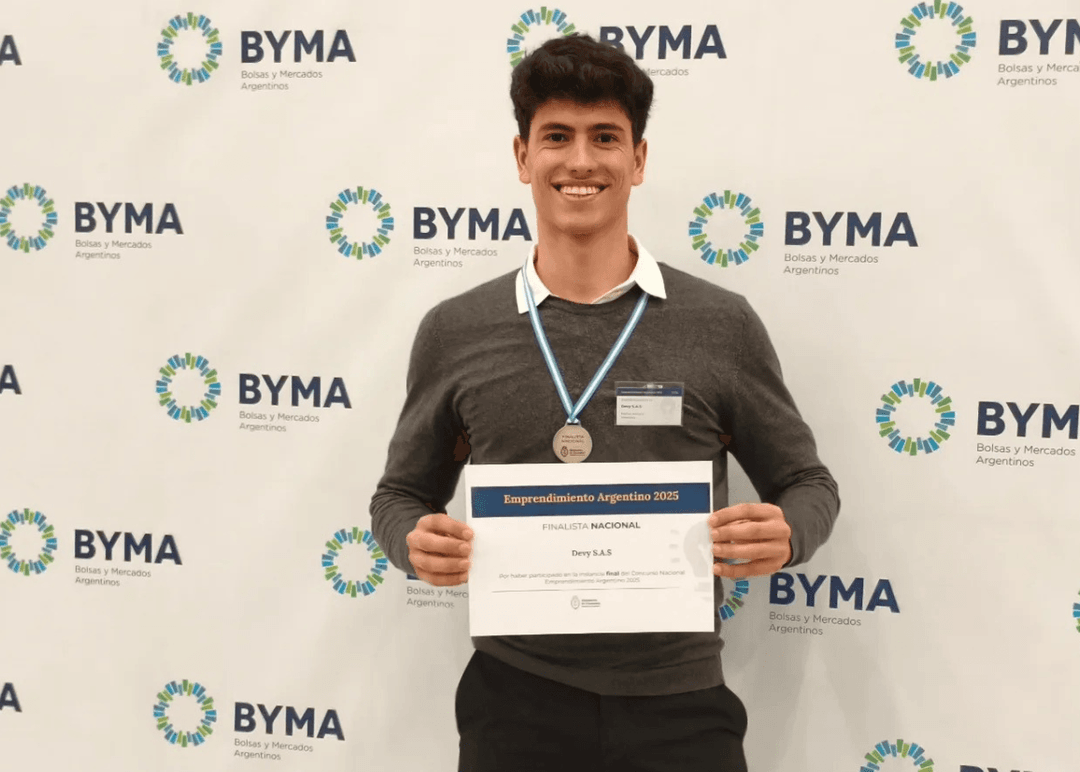 Portada de Matías Armani: con 22 años creó devFactory, una startup para Pymes 