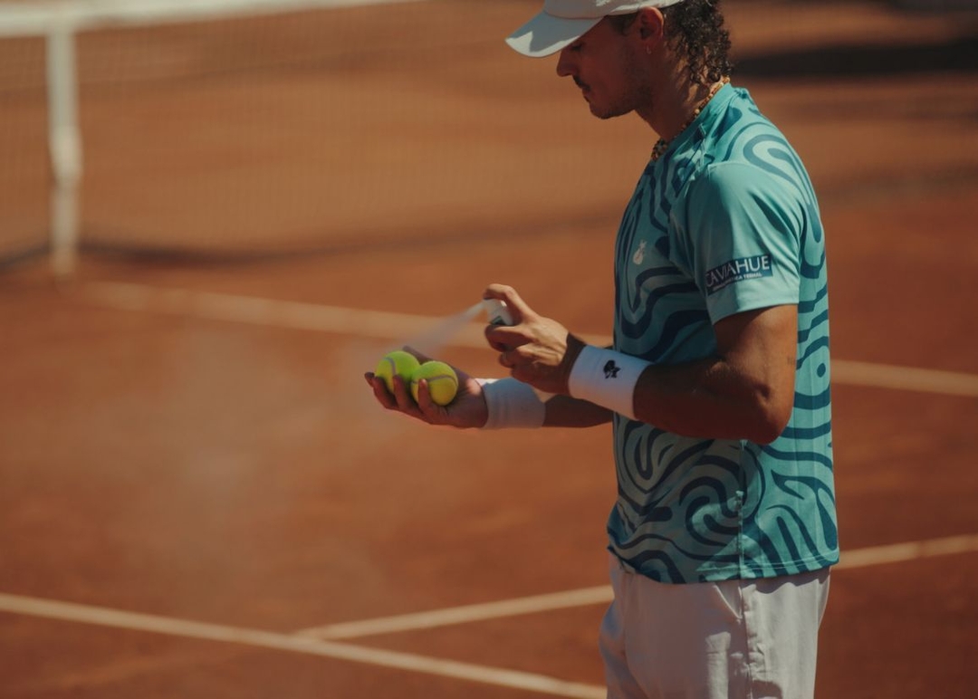 Portada de Dove Men+Care Chile y VML Argentina evidencian la extraña actitud del tenista Andrea Collarini