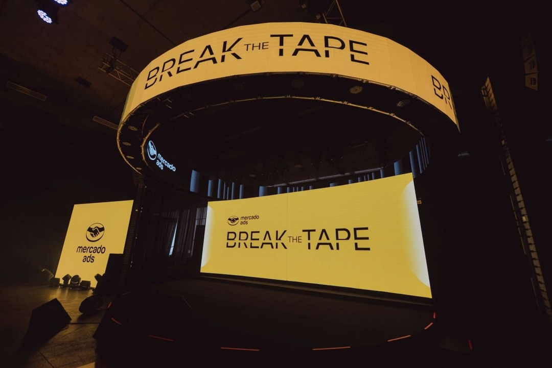 Portada de Bajo el concepto rector "Break The Tape", Mercado Ads presentó un ecosistema de innovadores formatos