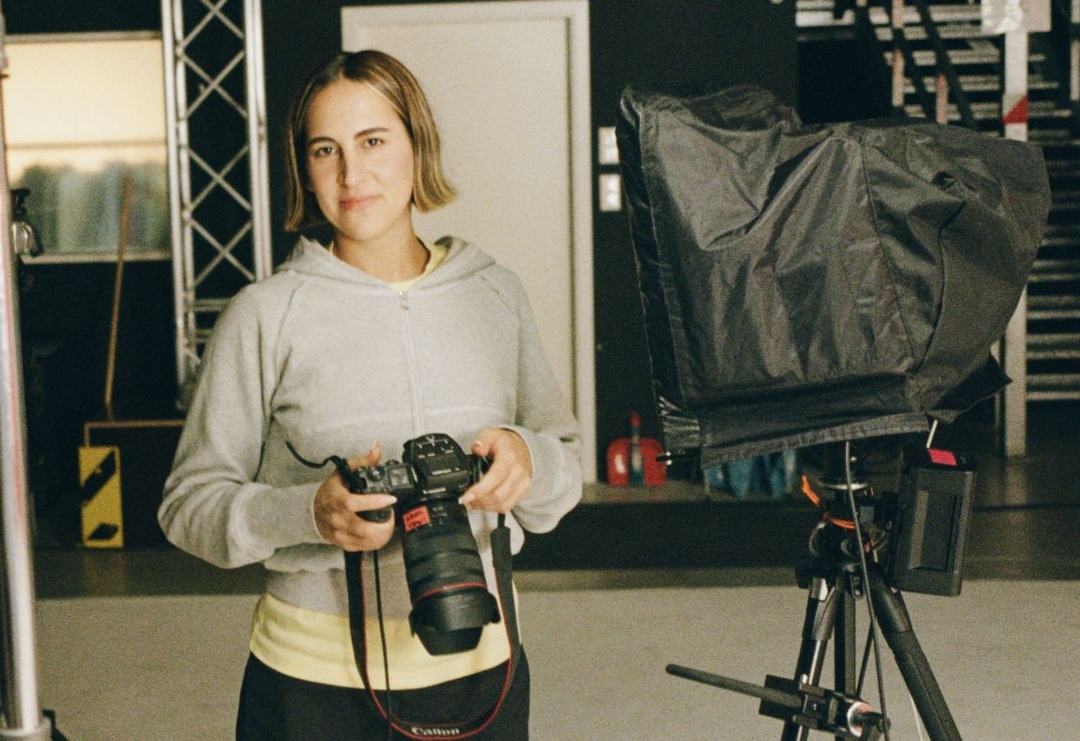 Portada de Laura Vifer se suma al roster de directores de Casta Diva