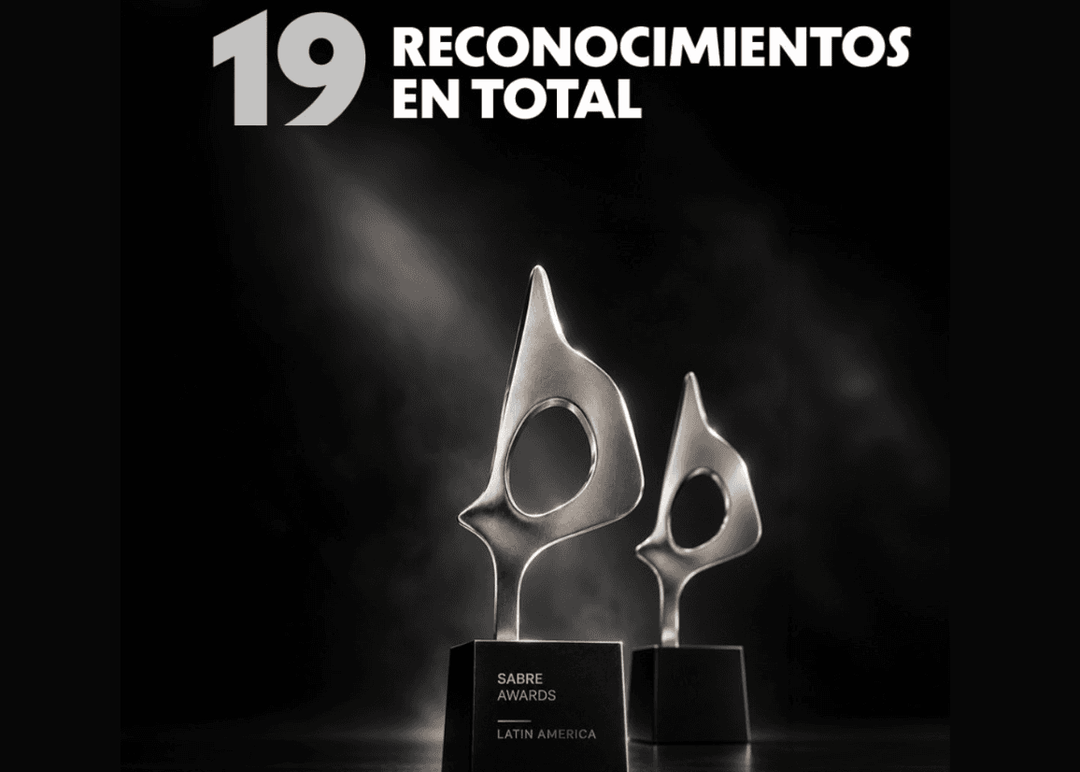 Portada de ágora alcanza un récord de 19 reconocimientos  en los SABRE Awards Latin America 2026