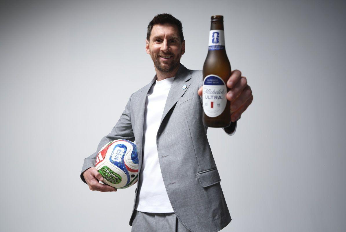 Portada de Michelob ULTRA presenta su comercial para el Mundial con Messi, Lautaro Martínez, Nico Paz y grandes figuras del fútbol