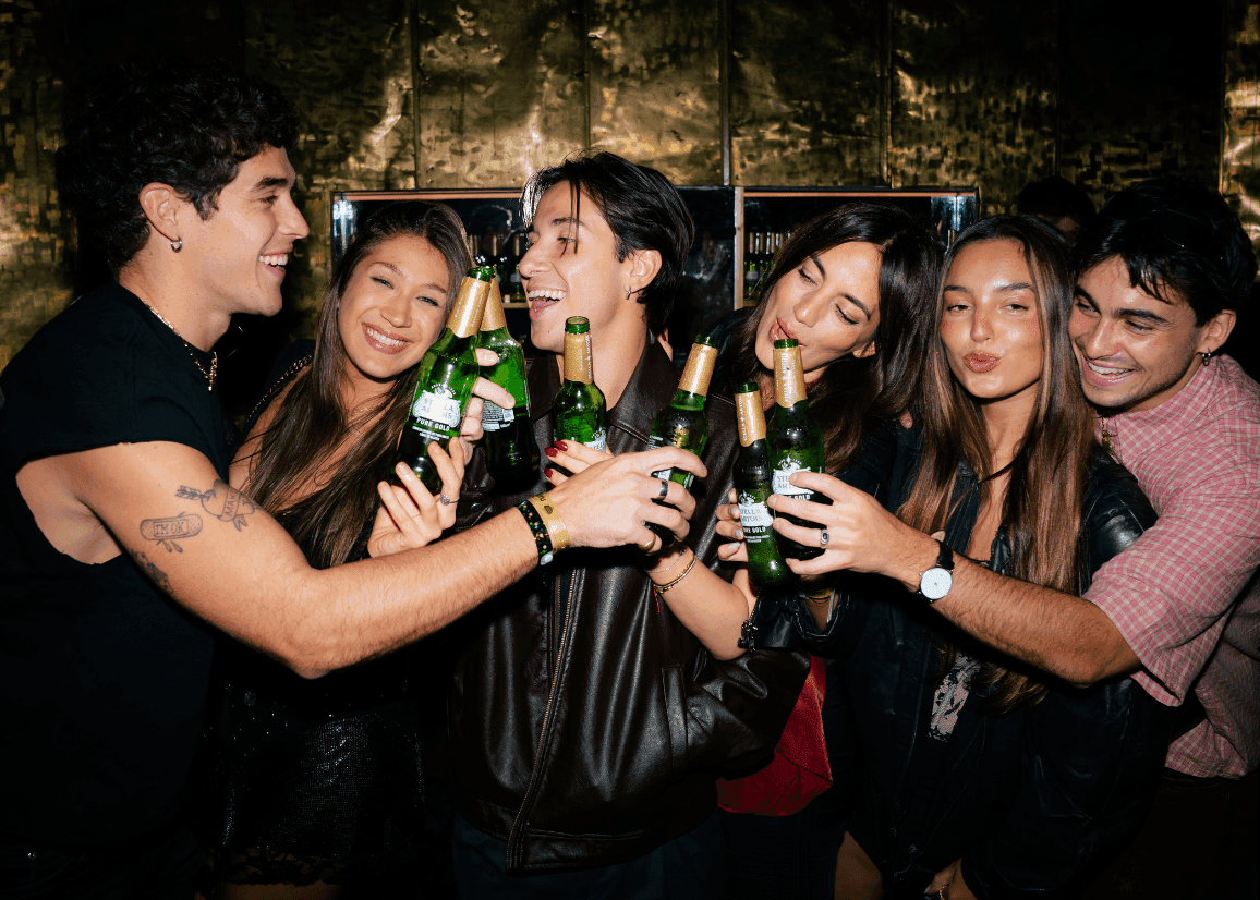 Portada de Stella Artois presenta una activación junto a Uriburu y Kalis Pizza 