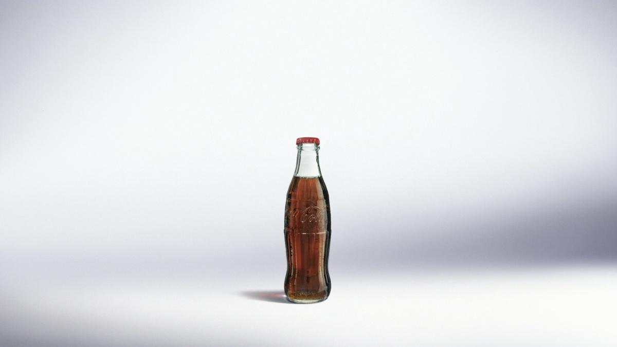 Portada de "Por todos": Coca-Cola resignifica uno de sus comerciales más icónicos para homenajear a todos los que luchan contra la pandemia
