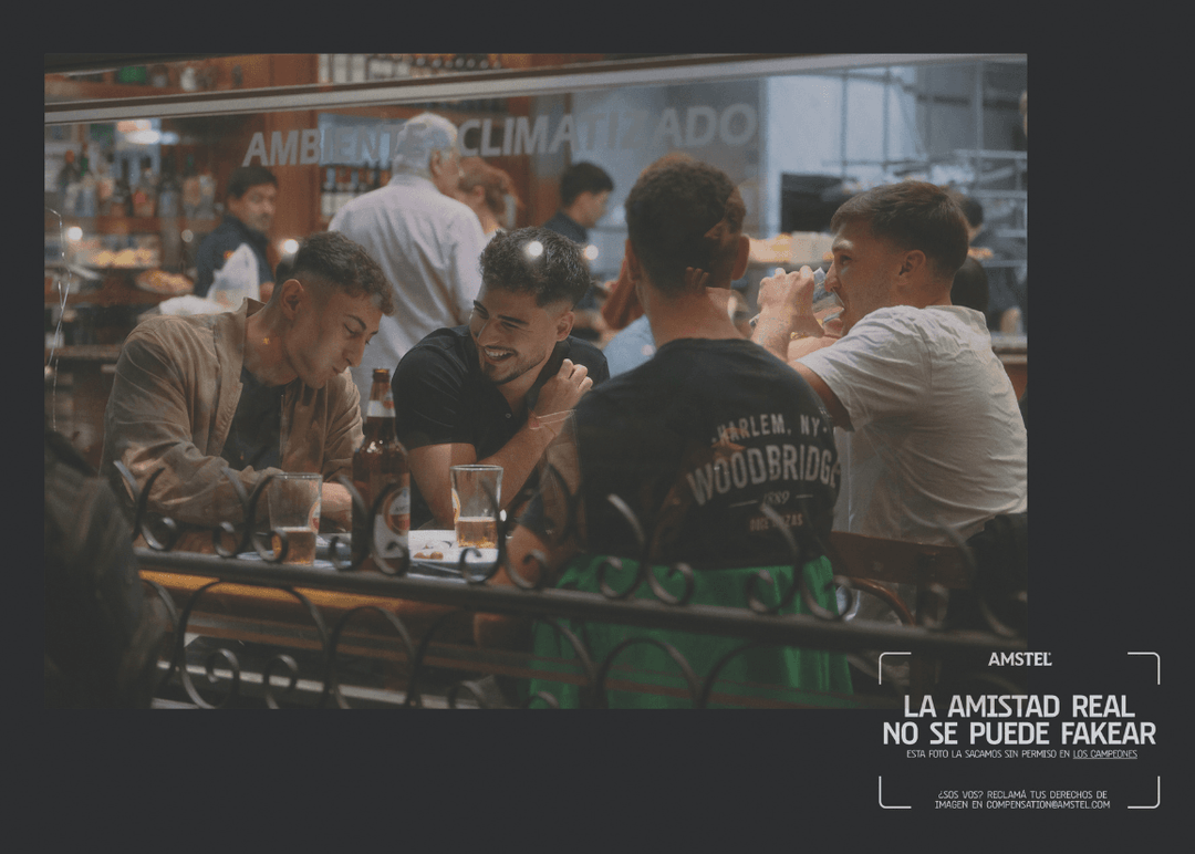 Portada de Amstel apuesta para mostrar la amistad sin filtros