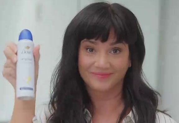 Portada de Dove le abre a Griselda Siciliani su primera cuenta de TikTok para terminar con los tips de belleza peligrosos