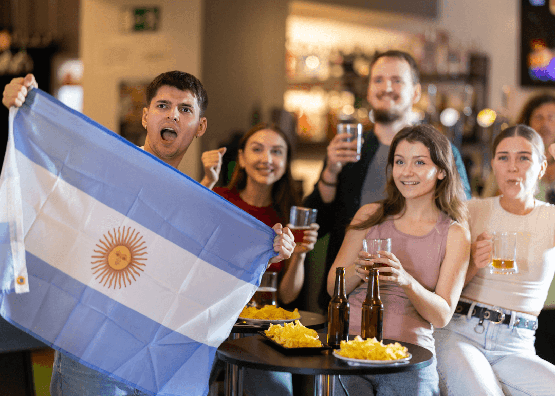 Portada de Informe de Naranja X: 8 de cada 10 argentinos planean gastar igual o más durante este Mundial